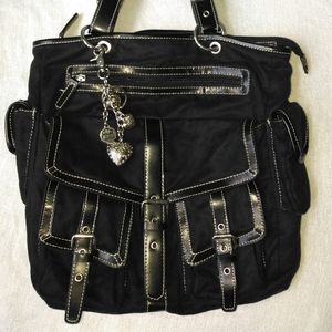 Black purse with many pockets!